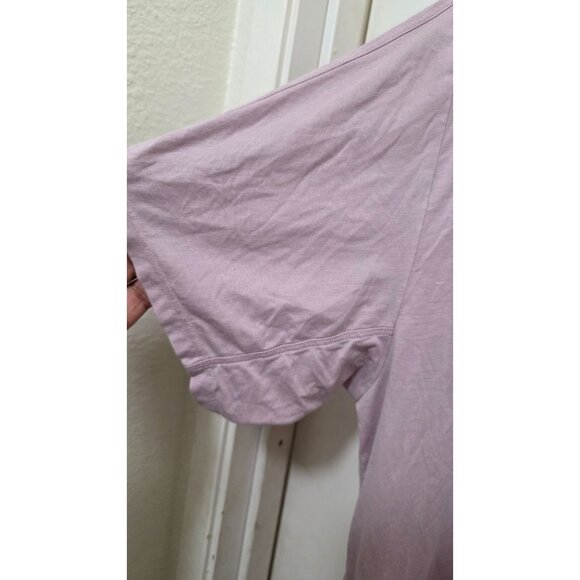 Lululemon Athletica Fundamental Men's Relaxed Fit Lavender Tee Front Pocket Size - Picture 5 of 5
